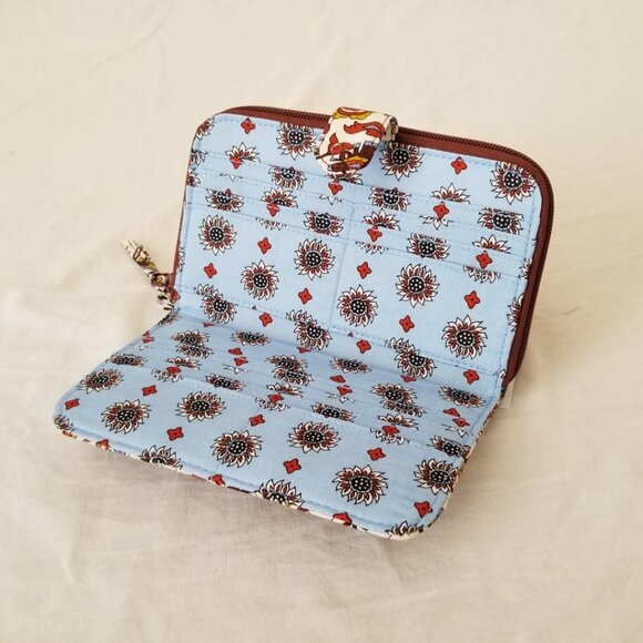 NWT! Classic Vera Bradley Floral Quilted Wallet Purse w/Tab and Zipper Closure - Picture 3 of 10